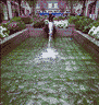 Fountain at Rockefeller Promenade. Vi took this picture.