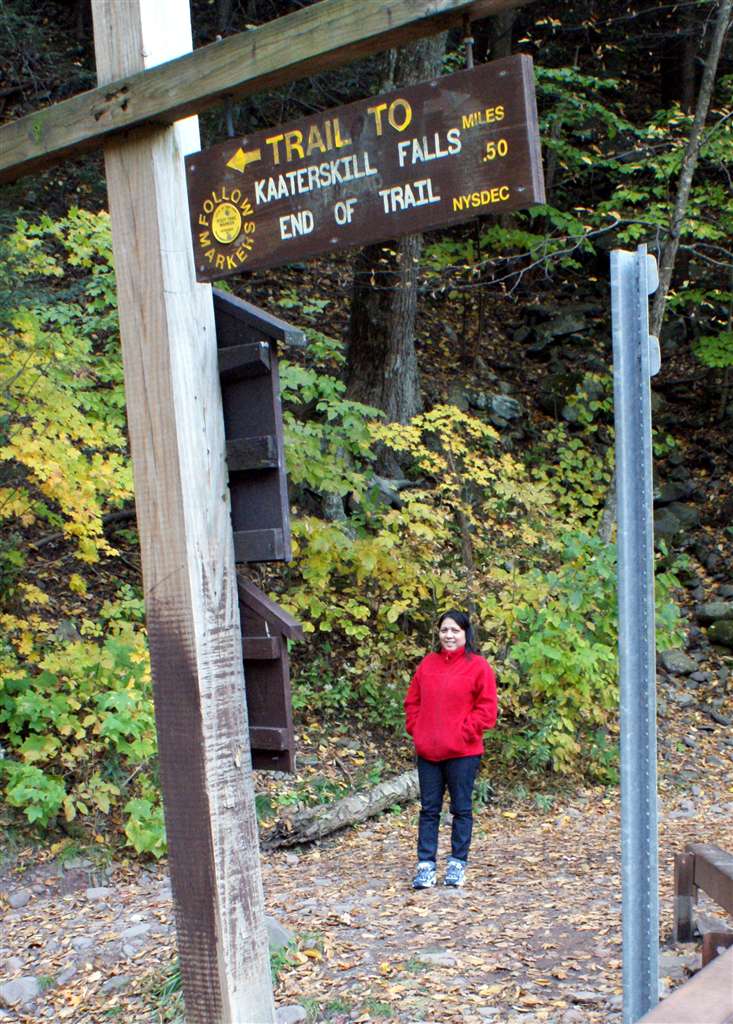 Beginning of trail to Bastion Falls.